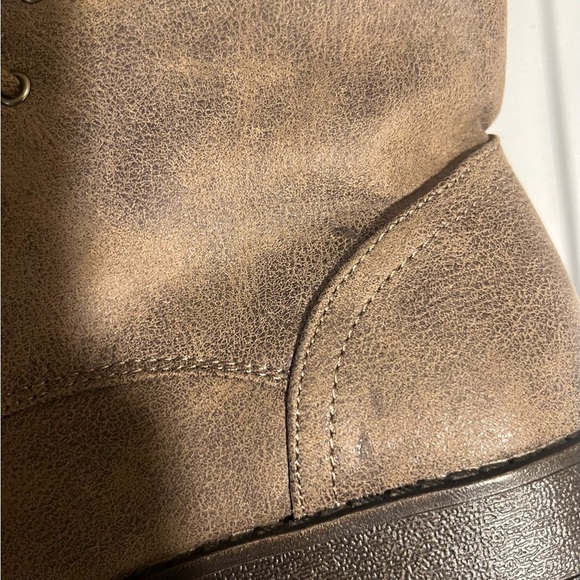 Shoedazzle Brown Kirsten Combat Bootie Size 7 Winter Fall Cozy Girl - Picture 8 of 13